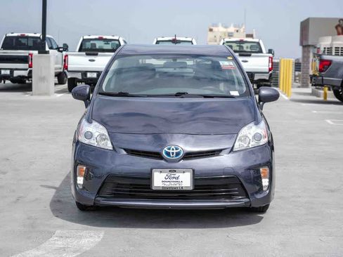 Used 2015 Toyota Prius Two w/ Preferred Accessory Package FWD image 2