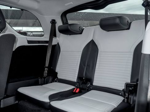 New 2026 Land Rover Discovery Dynamic SE AWD/4WD image 15