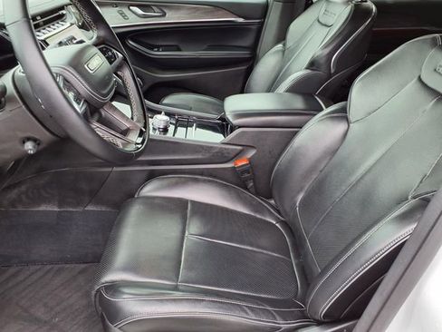 Used 2023 Jeep Grand Cherokee Overland w/ Advanced Protech Group III AWD/4WD image 14