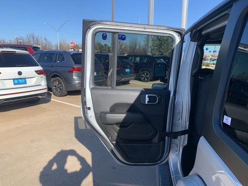 Used 2024 Jeep Wrangler Sahara image 12