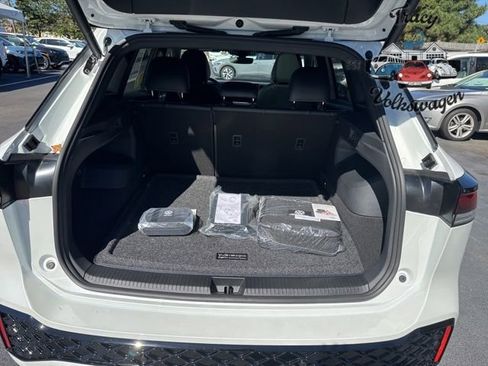 New 2025 Volkswagen Tiguan SE R-Line image 24