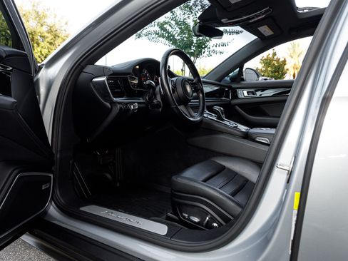 Used 2021 Porsche Panamera image 24