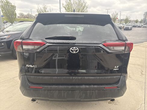 Certified 2025 Toyota RAV4 LE AWD/4WD image 9