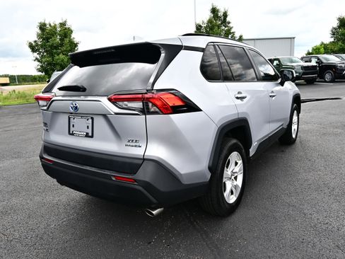 Used 2021 Toyota RAV4 XLE w/ Convenience Package AWD/4WD image 6