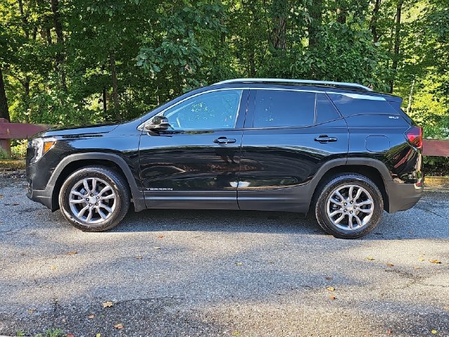 Used 2024 GMC Terrain SLT AWD/4WD image 5
