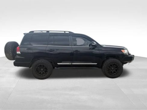 Used 2018 Toyota Land Cruiser w/ Four Season Floor Mat Package AWD/4WD image 2
