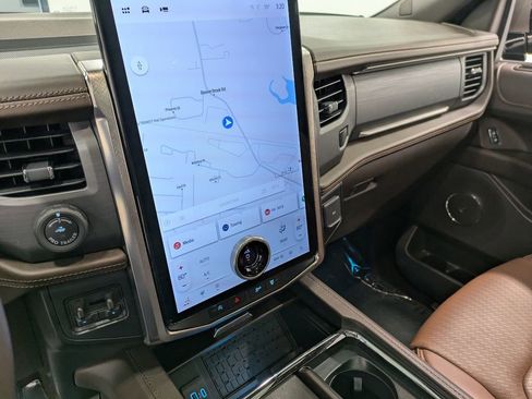 Used 2024 Ford Expedition King Ranch image 12