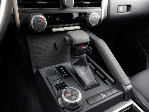 Certified 2025 Toyota Tacoma TRD Off-Road AWD/4WD image 22