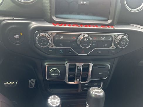 Used 2021 Jeep Wrangler Unlimited Sahara image 27