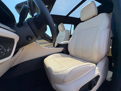 Used 2025 Jeep Grand Cherokee Limited w/ Luxury Tech Group II RWD image 12