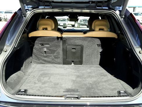 Used 2023 Volvo V90 B6 Cross Country Ultimate image 31