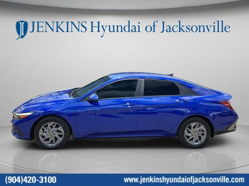 Certified 2024 Hyundai Elantra SEL FWD image 6