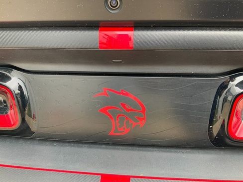 Used 2016 Dodge Challenger SRT Hellcat image 9