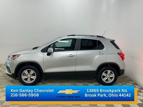 Used 2022 Chevrolet Trax LT w/ LT Convenience Package AWD/4WD image 6