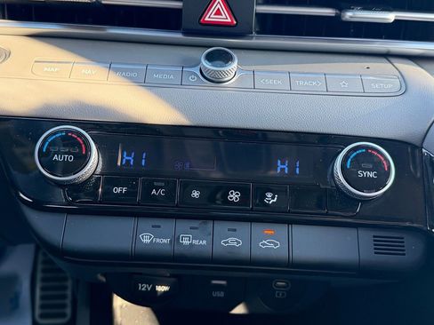 Used 2025 Hyundai Elantra SEL image 22