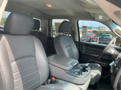 Used 2019 RAM 1500 Tradesman w/ Chrome Appearance Group RWD image 24