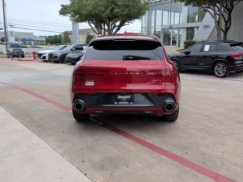 Used 2022 Genesis GV70 3.5T Sport w/ Sport Advanced Package AWD/4WD image 9