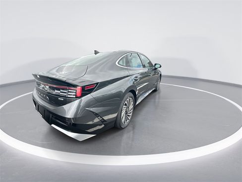New 2025 Hyundai Sonata Limited image 8
