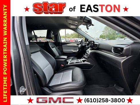 Used 2022 Ford Explorer XLT w/ Equipment Group 202A image 9