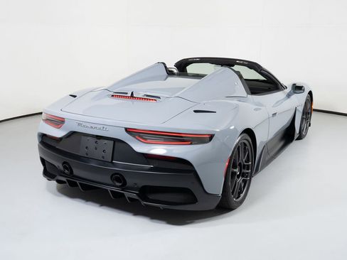 Used 2023 Maserati MC20 Spyder image 2