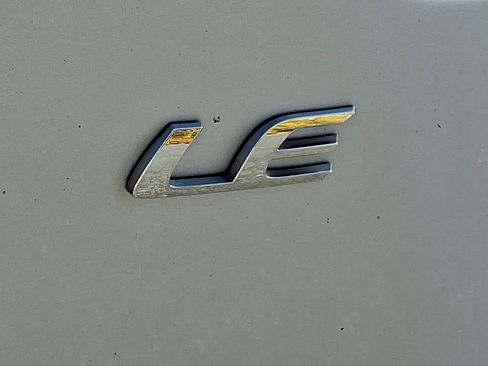 Used 2022 Toyota Corolla LE image 29