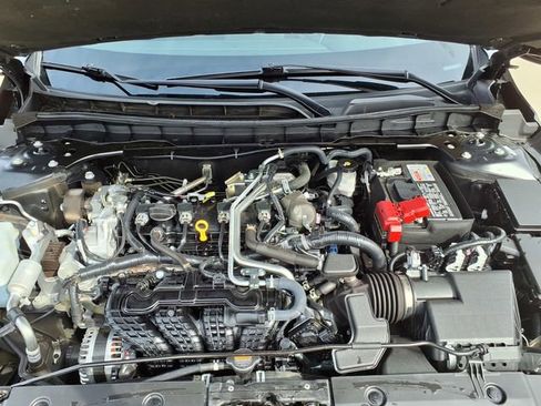 Used 2025 Nissan Altima 2.5 SV FWD image 33