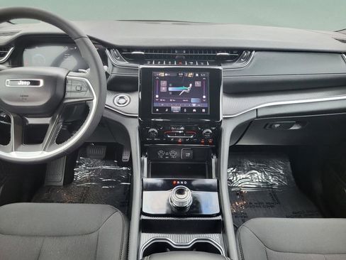 Used 2025 Jeep Grand Cherokee Laredo X w/ Luxury Tech Group I image 40