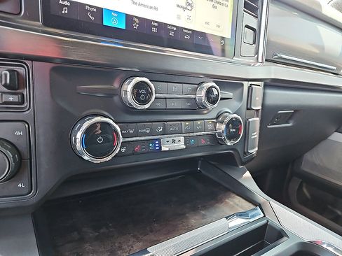Used 2023 Ford F250 Lariat w/ Lariat Ultimate Package AWD/4WD image 19