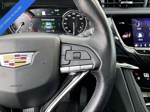 Used 2025 Cadillac XT6 Premium Luxury image 28