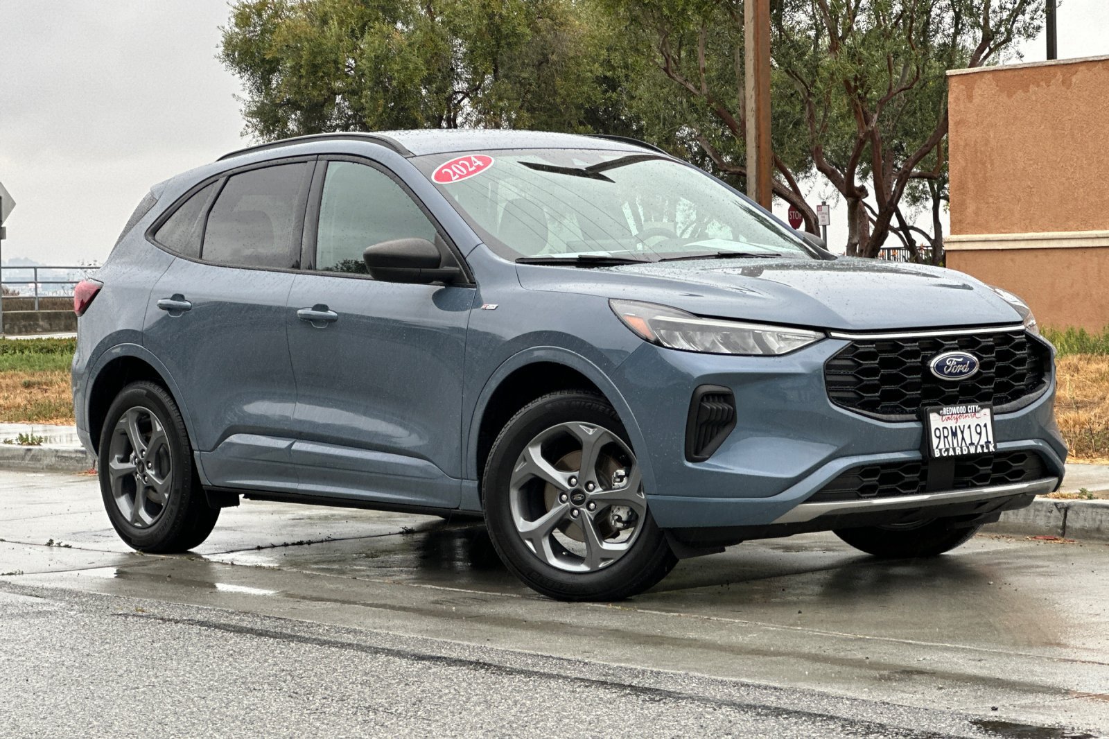 Used 2024 Ford Escape ST-Line w/ Tech Pack #1 AWD/4WD image 2
