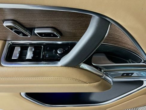 New 2026 Land Rover Range Rover SE image 19