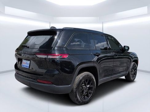 Used 2024 Jeep Grand Cherokee Altitude AWD/4WD image 3