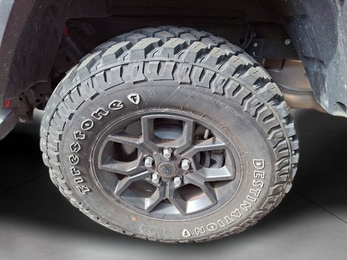 Used 2025 Jeep Gladiator Sport AWD/4WD image 10