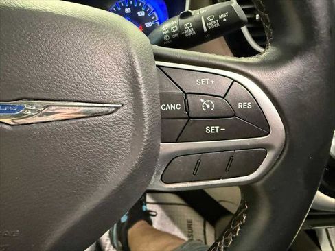 Certified 2017 Chrysler Pacifica Touring-L w/ Tire & Wheel Group FWD image 28