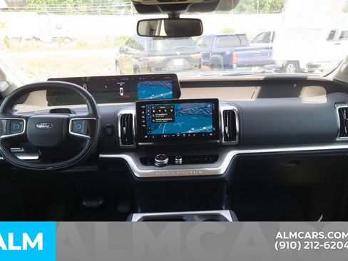 Used 2025 Ford Expedition Platinum AWD/4WD image 22