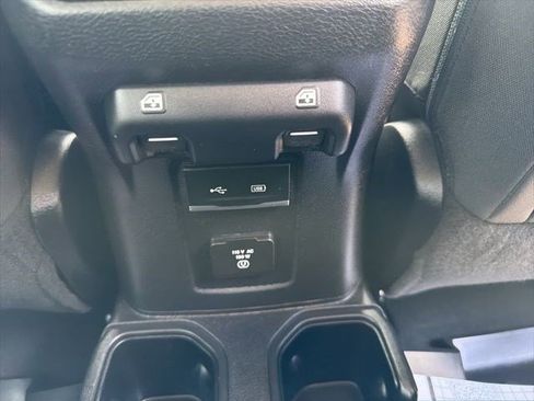 Used 2018 Jeep Wrangler Unlimited Sahara AWD/4WD image 21