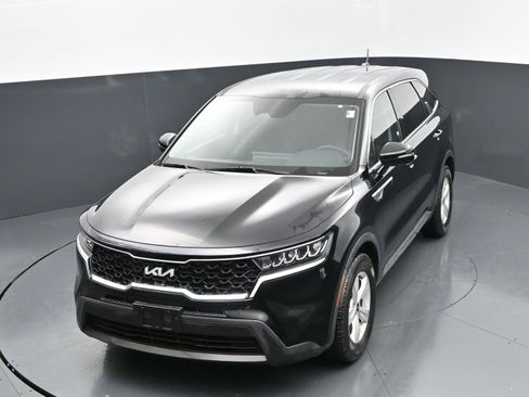 Used 2023 Kia Sorento LX FWD image 28