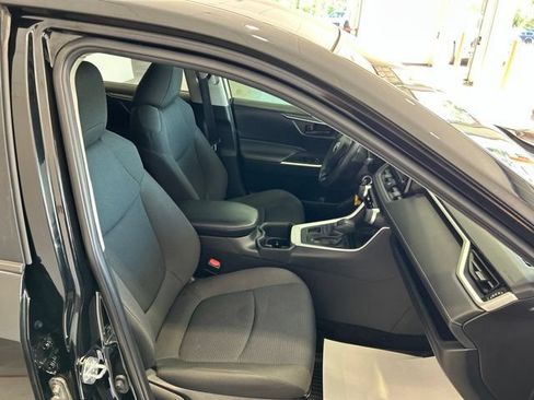 Used 2022 Toyota RAV4 LE AWD/4WD image 16
