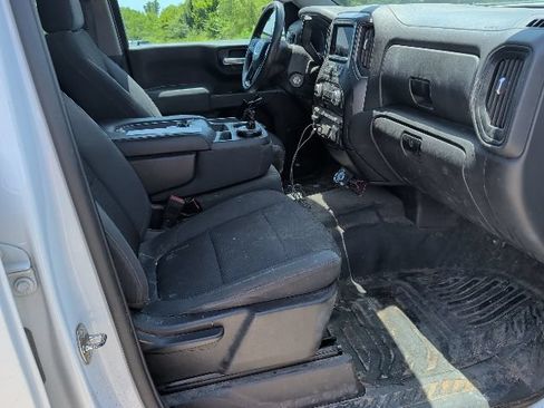 Used 2020 GMC Sierra 1500 4x4 Crew Cab w/ Sierra Value Package image 9