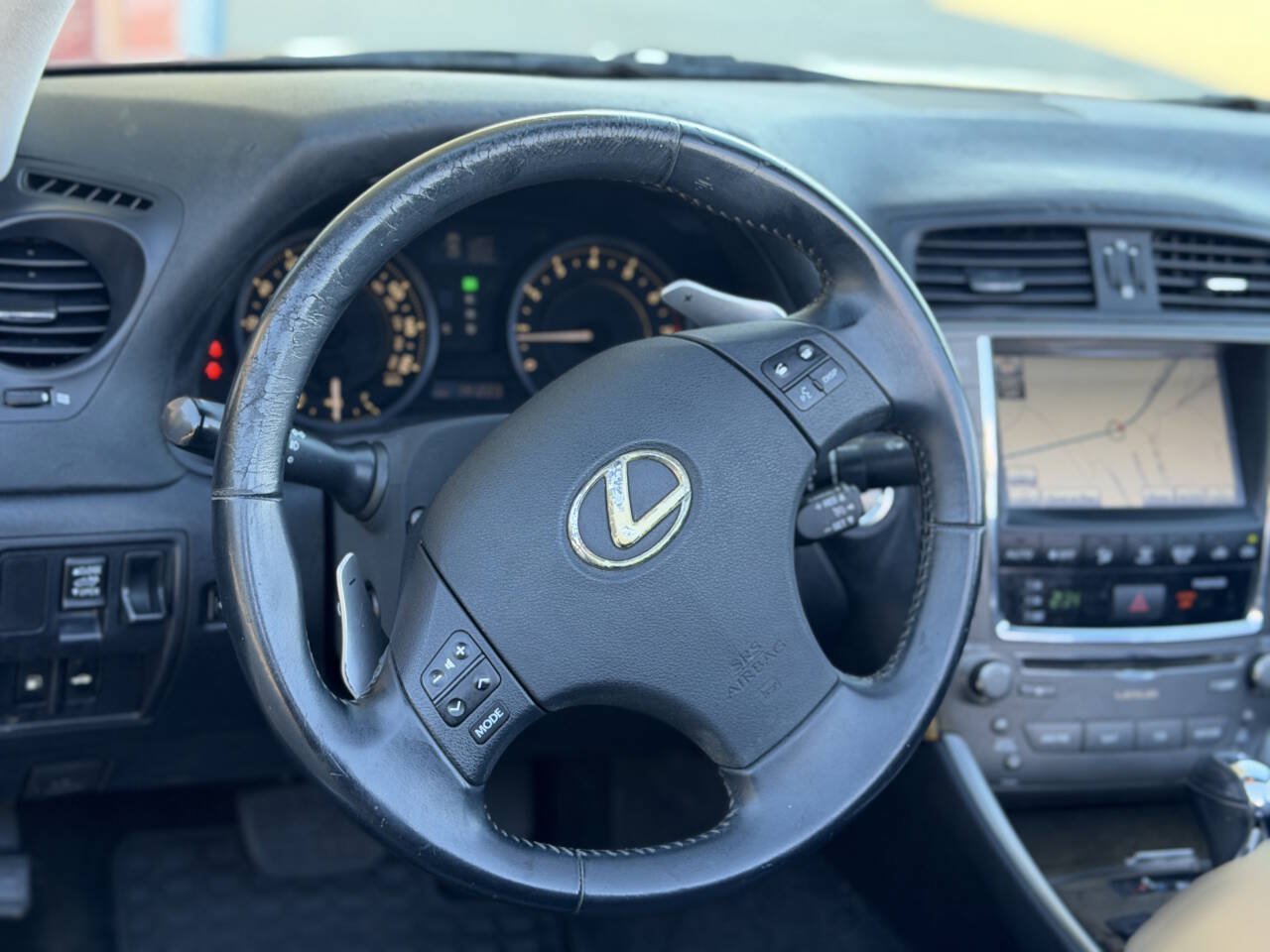 Used 2010 Lexus IS 250C w/ Luxury Pkg RWD image 12