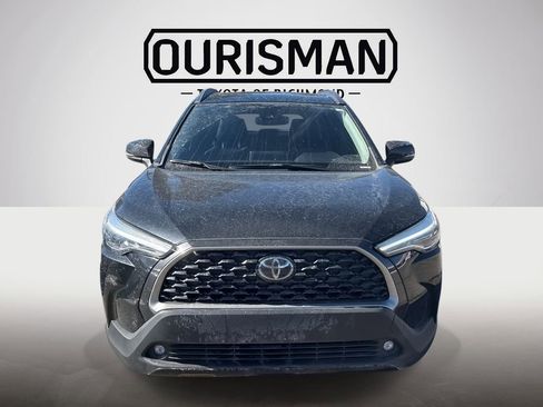 Used 2022 Toyota Corolla Cross XLE image 2