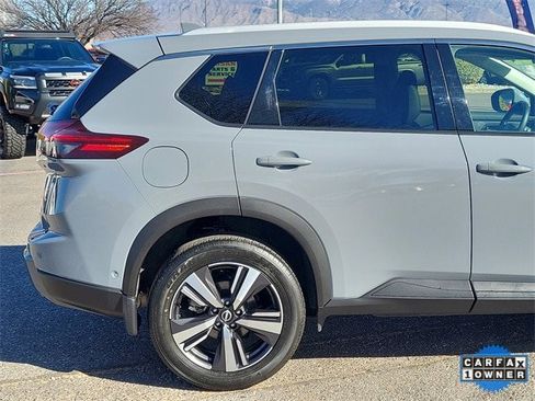 Certified 2025 Nissan Rogue SL w/ SL Premium Package image 4