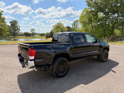 Used 2022 Toyota Tacoma SR5 RWD image 6