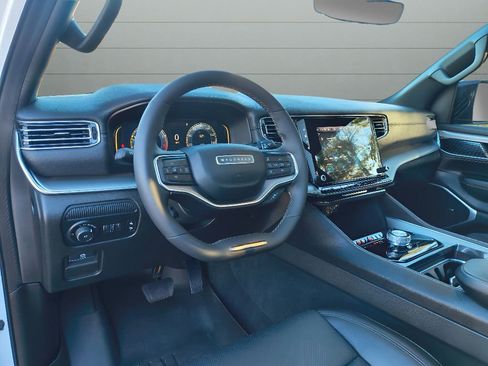 Used 2024 Jeep Wagoneer Series II image 23