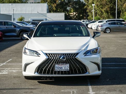 Used 2025 Lexus ES 350 w/ Premium Package FWD image 2