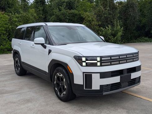 Used 2024 Hyundai Santa Fe SE image 3