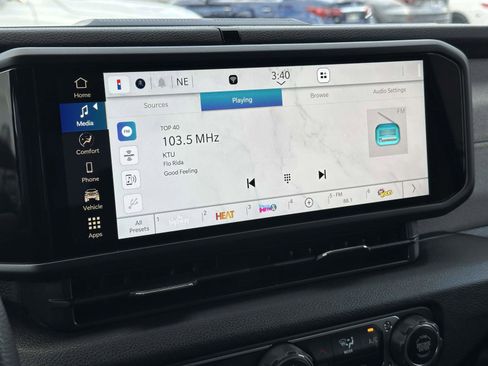 Used 2024 Jeep Gladiator Sport image 27