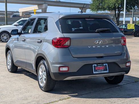 Used 2023 Hyundai Venue SE w/ Cargo Package FWD image 4