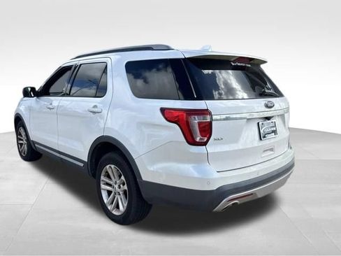 Used 2017 Ford Explorer XLT w/ Equipment Group 202A FWD image 6