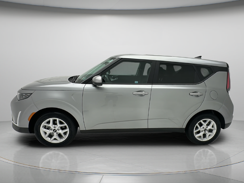 Used 2025 Kia Soul LX w/ LX Technology Package FWD image 6